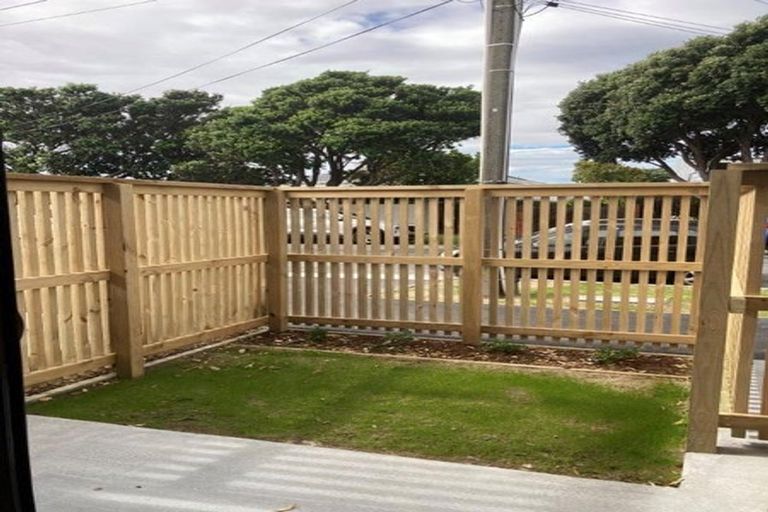 Photo of property in 16 Inglis Street, Seatoun, Wellington, 6022