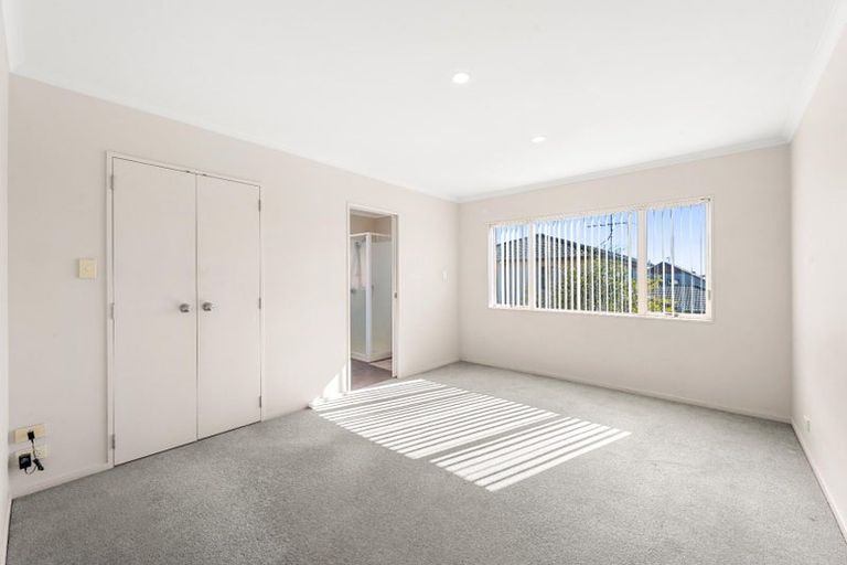 Photo of property in 42 Lilybank Crescent, East Tamaki, Auckland, 2013