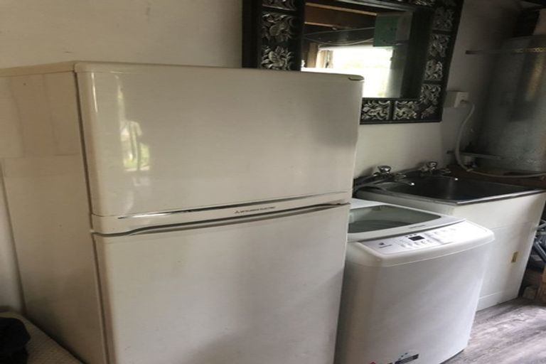 Photo of property in 4a Pohutukawa Avenue, Red Beach, 0932