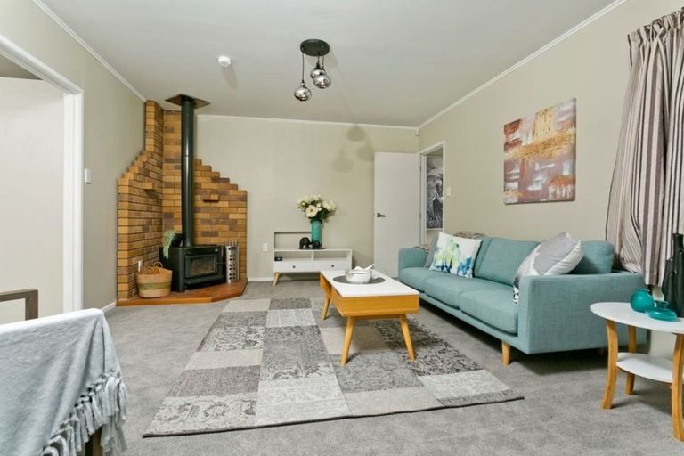 Photo of property in 32 Hatherlow Street, Glenfield, Auckland, 0629