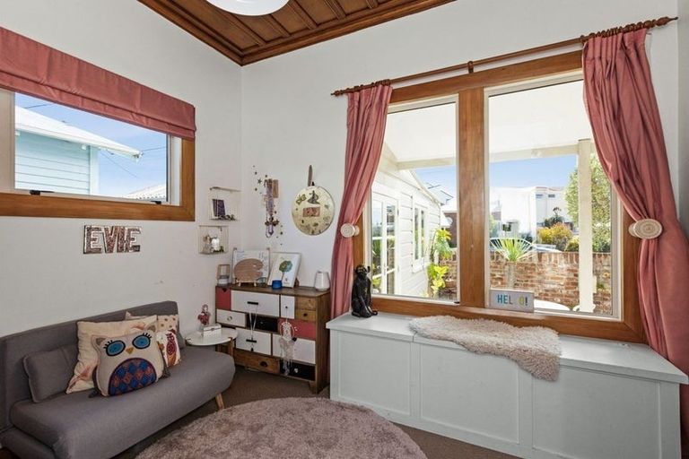 Photo of property in 78 Charles Street, Westshore, Napier, 4110