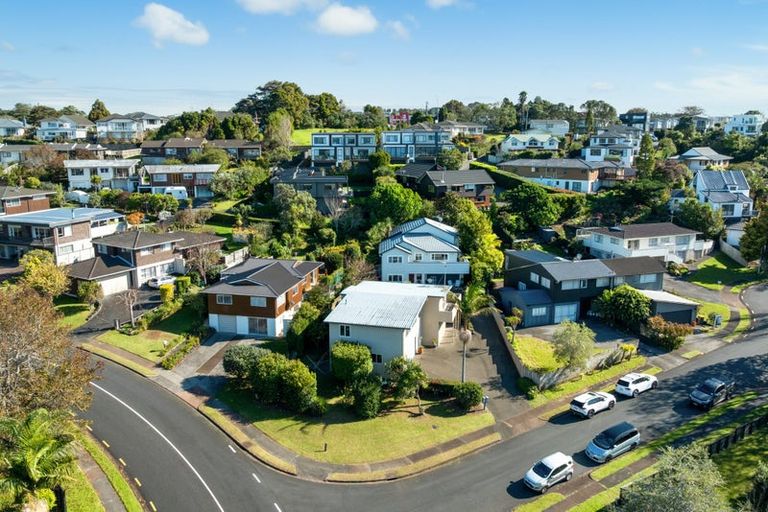 Photo of property in 1/1 Jeanette Place, Mairangi Bay, Auckland, 0630
