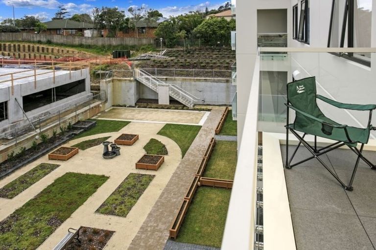 Photo of property in Apollo Apartments, 201/46 Rosedale Road, Rosedale, Auckland, 0632