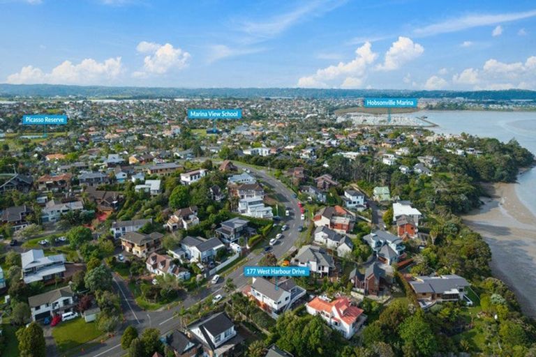 Photo of property in 177 West Harbour Drive, West Harbour, Auckland, 0618