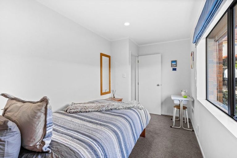 Photo of property in 2/1 Bluefin Way, West Harbour, Auckland, 0618