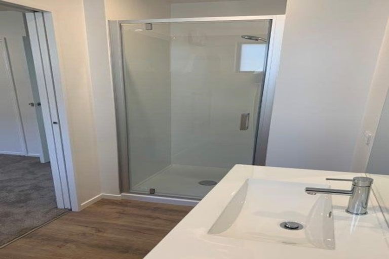 Photo of property in 5 Matakanui Lane, Wanaka, 9305