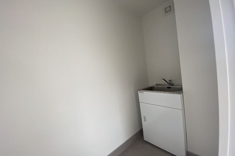 Photo of property in 2/20 Peach Road, Glenfield, Auckland, 0629