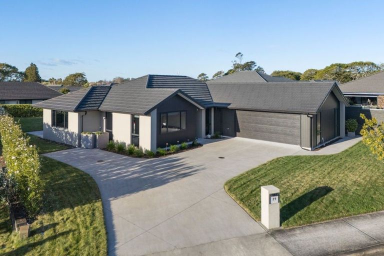 Photo of property in 39 Arran Drive, Aongatete, 3178