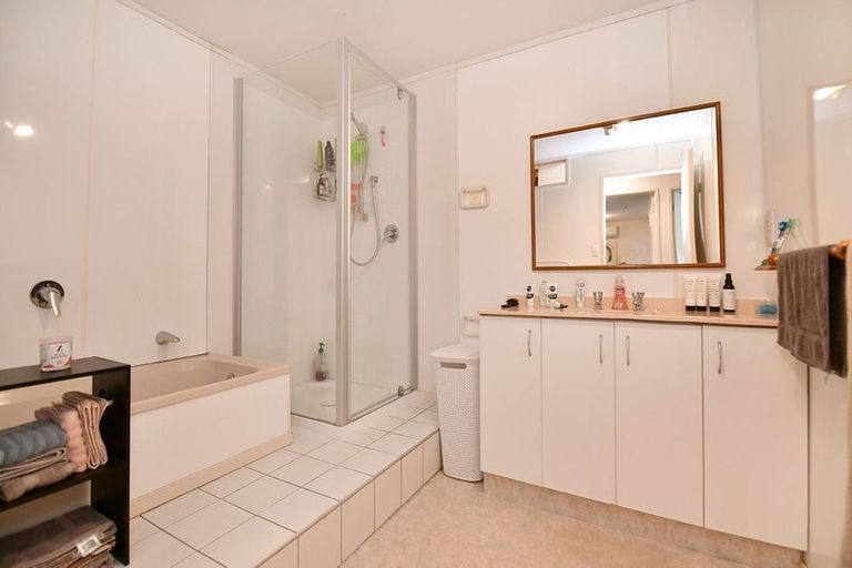 Photo of property in 4b Kathy Terrace, Stanmore Bay, Whangaparaoa, 0932