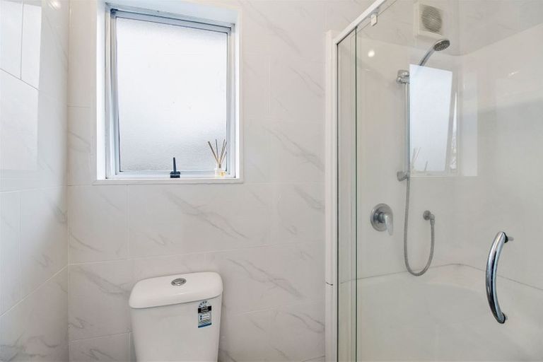 Photo of property in 17 Hindmarsh Street, Henderson, Auckland, 0612