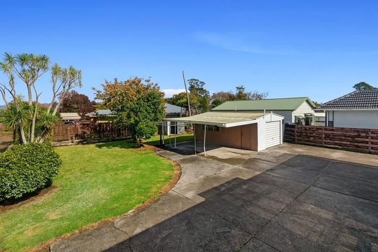 Photo of property in 27 Mackenzie Street, Te Atatu South, Auckland, 0610
