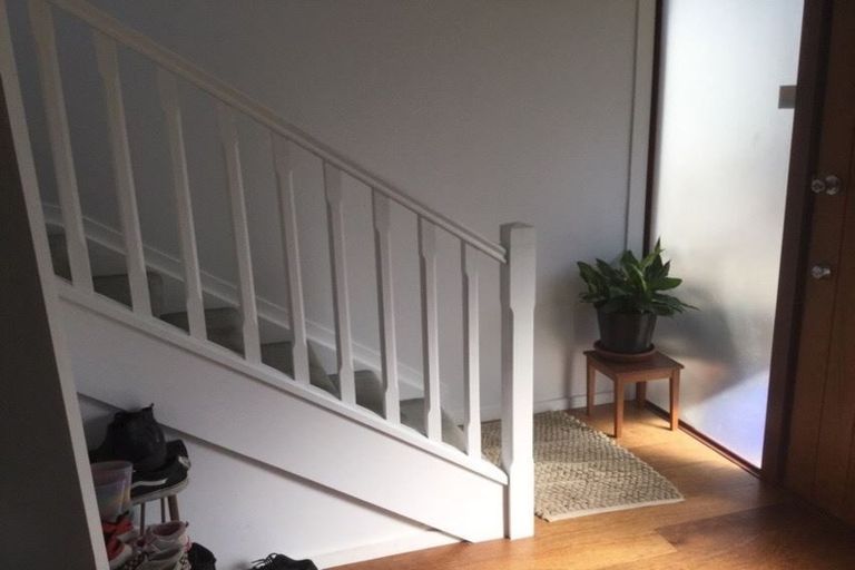 Photo of property in 10 Norma Avenue, Te Atatu South, Auckland, 0610