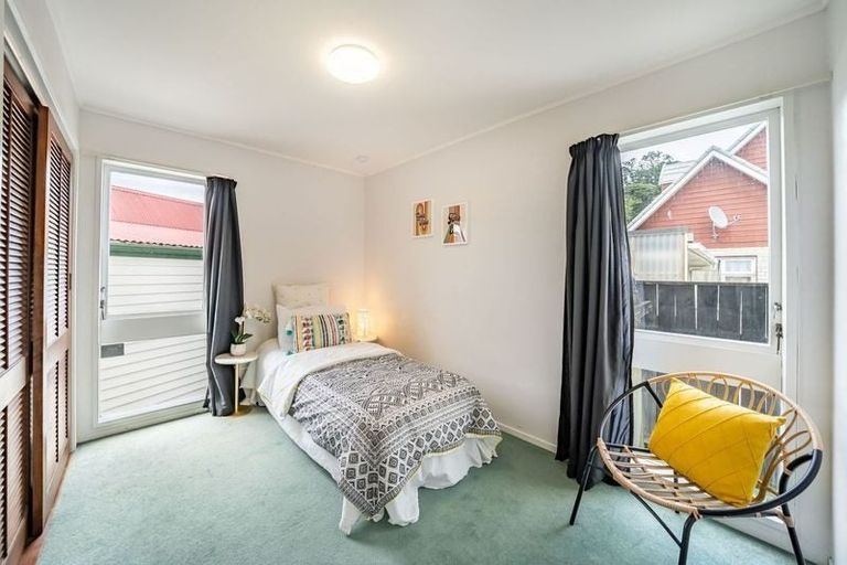 Photo of property in 3 Mcenroe Grove, Naenae, Lower Hutt, 5011