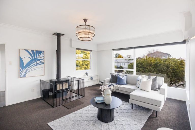 Photo of property in 36 Winston Avenue, Hokowhitu, Palmerston North, 4410