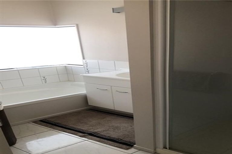 Photo of property in 51 Queen Mary Avenue, New Lynn, Auckland, 0600