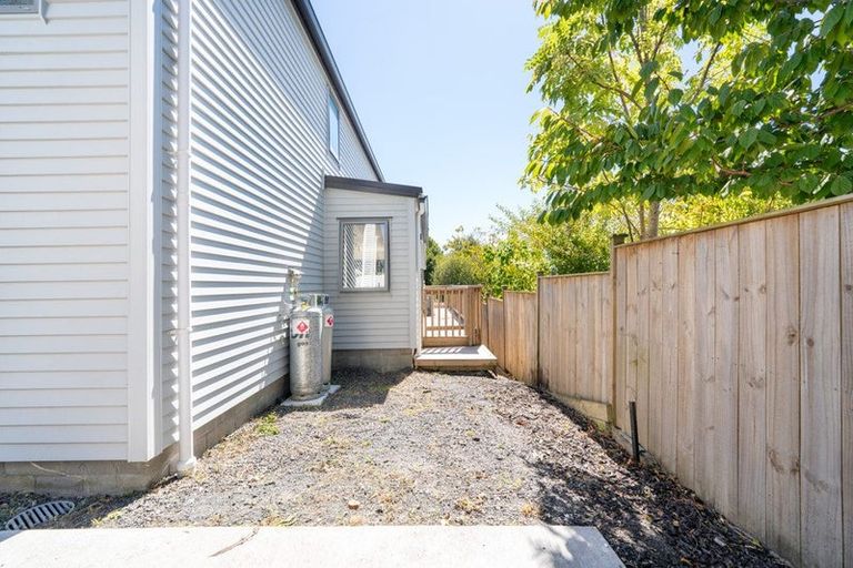 Photo of property in 7/11 Celeste Place, Totara Vale, Auckland, 0627