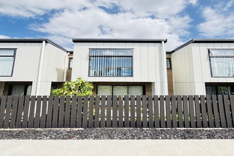 Photo of property in 8 Tima Lane, Mangere Bridge, Auckland, 2022