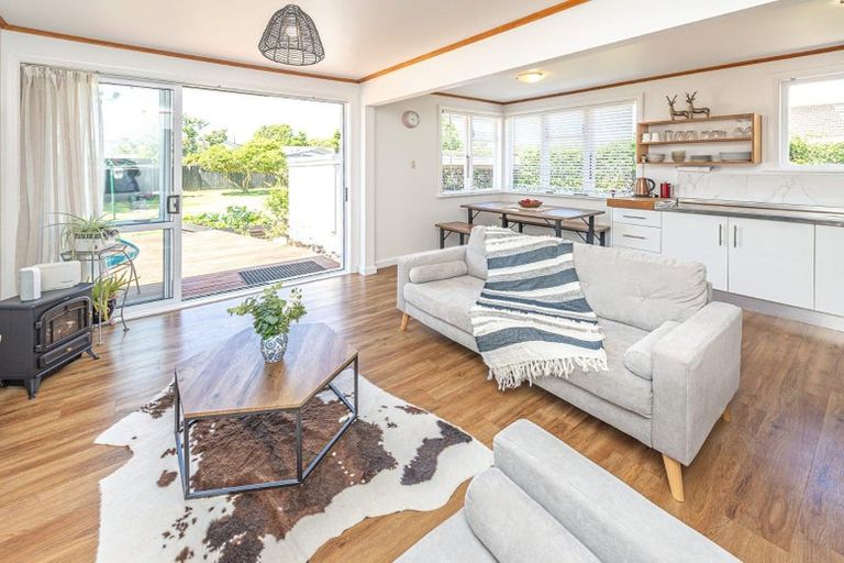 Photo of property in 10 Hadfield Crescent, College Estate, Whanganui, 4500