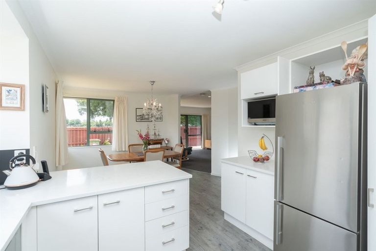 Photo of property in 15 Shannon Place, Nawton, Hamilton, 3200