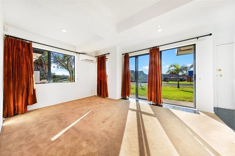 Photo of property in 1 Waylen Place, Burswood, Auckland, 2013