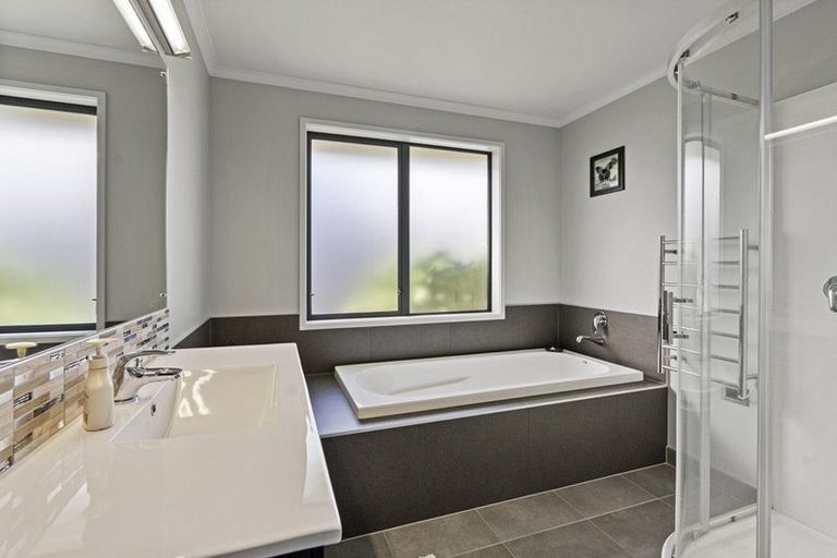 Photo of property in 9 Huetu Place, Bell Block, New Plymouth, 4312