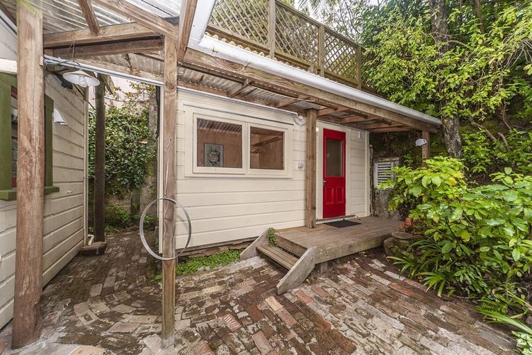 Photo of property in 90 Glenmore Street, Northland, Wellington, 6012