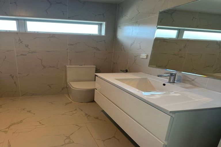 Photo of property in 77 Granville Drive, Massey, Auckland, 0614