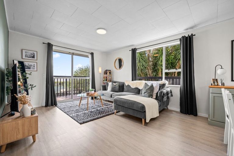 Photo of property in 1/63 Rosier Road, Glen Eden, Auckland, 0602