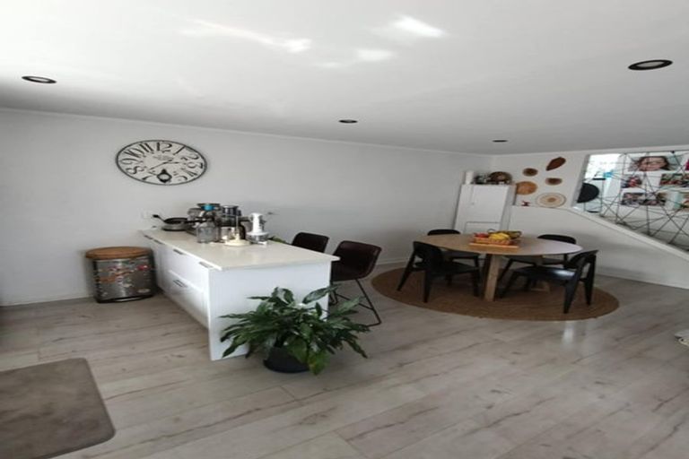 Photo of property in 14 Rena Place, West Harbour, Auckland, 0618