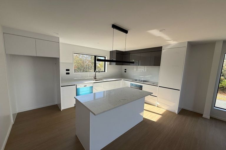 Photo of property in 25a Archmillen Avenue, Pakuranga Heights, Auckland, 2010