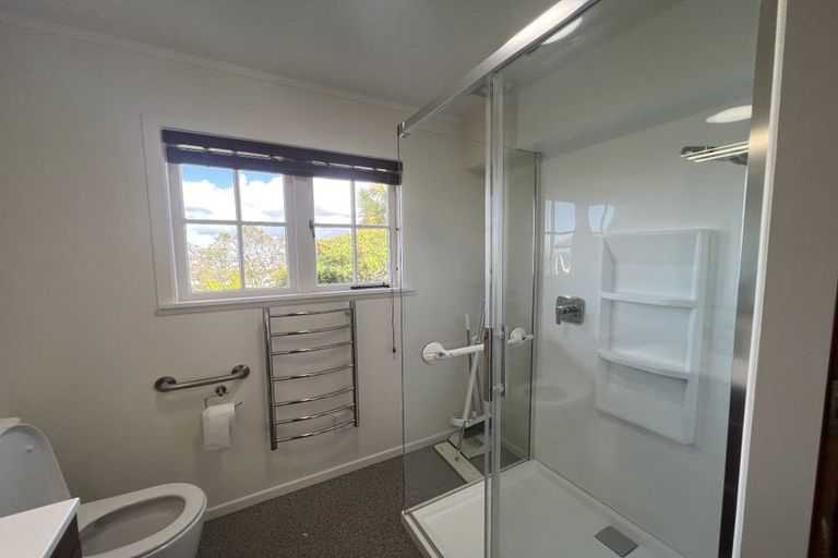 Photo of property in 41 Montgomery Avenue, Rothesay Bay, Auckland, 0630