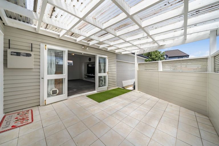 Photo of property in 22 Saint Ronans Avenue, Waterloo, Lower Hutt, 5011
