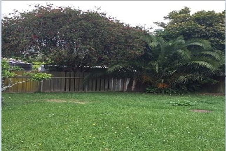 Photo of property in 1/17 Orchid Place, Te Atatu South, Auckland, 0610