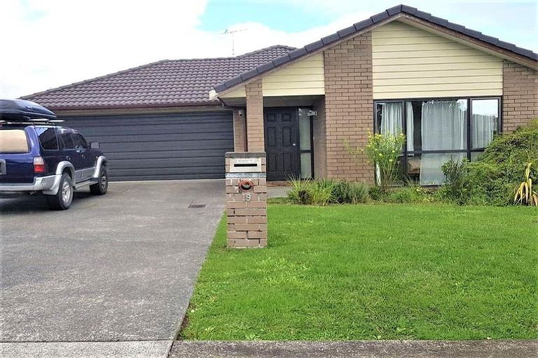 Photo of property in 19 Saltwood Street, Red Beach, 0932