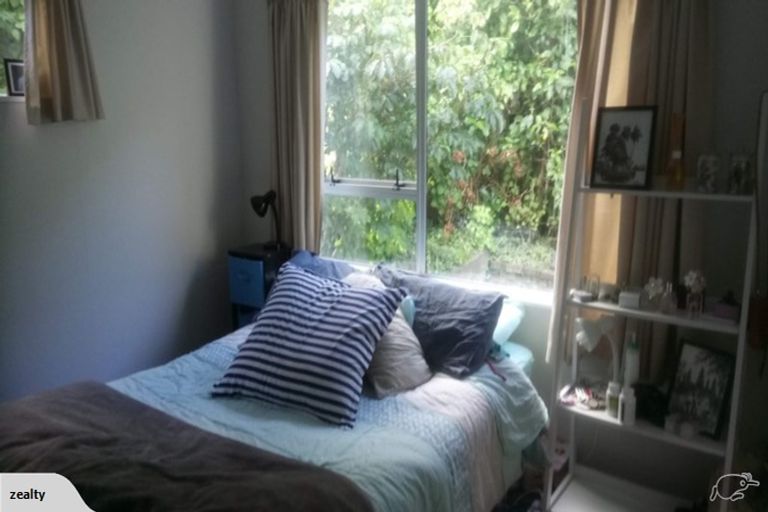 Photo of property in 5a Robert Street, Newlands, Wellington, 6037