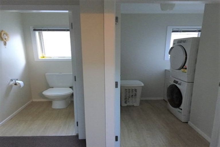 Photo of property in 50b Newlands Road, Newlands, Wellington, 6037