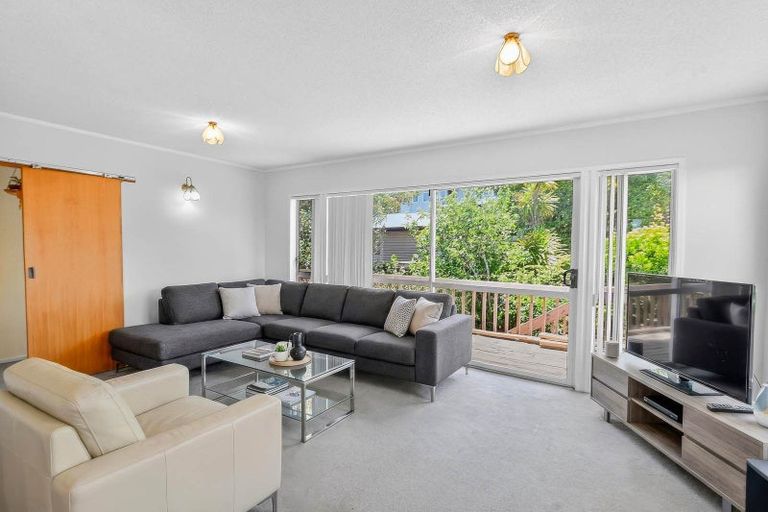 Photo of property in 220 Glamorgan Drive, Northcross, Auckland, 0630