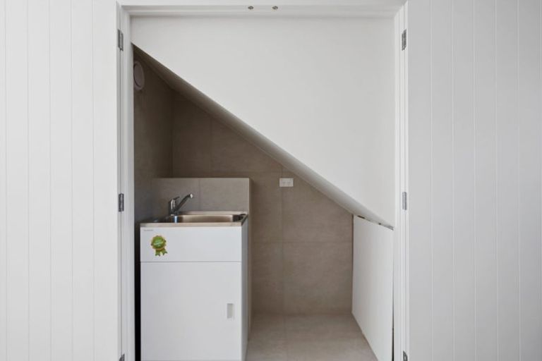 Photo of property in 17 Von Sturmer Street, Mangere East, Auckland, 2024