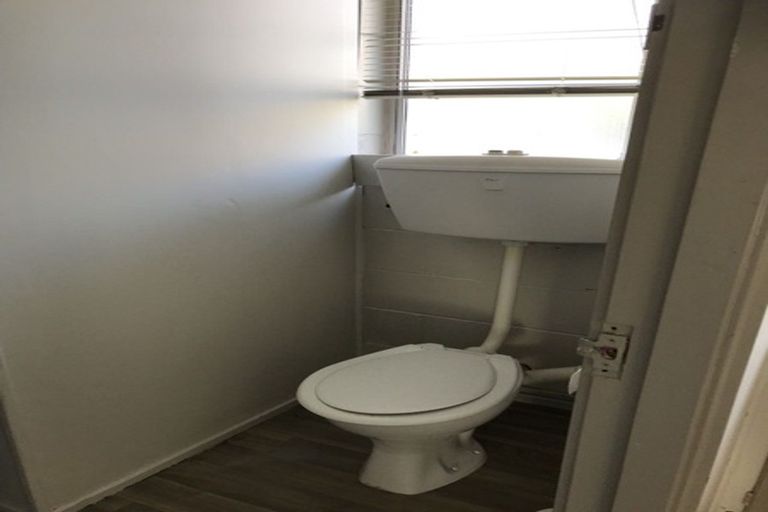 Photo of property in 2/60 Clayburn Road, Glen Eden, Auckland, 0602