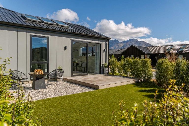 Photo of property in 39 Jack Hanley Drive, Jacks Point, Queenstown, 9371