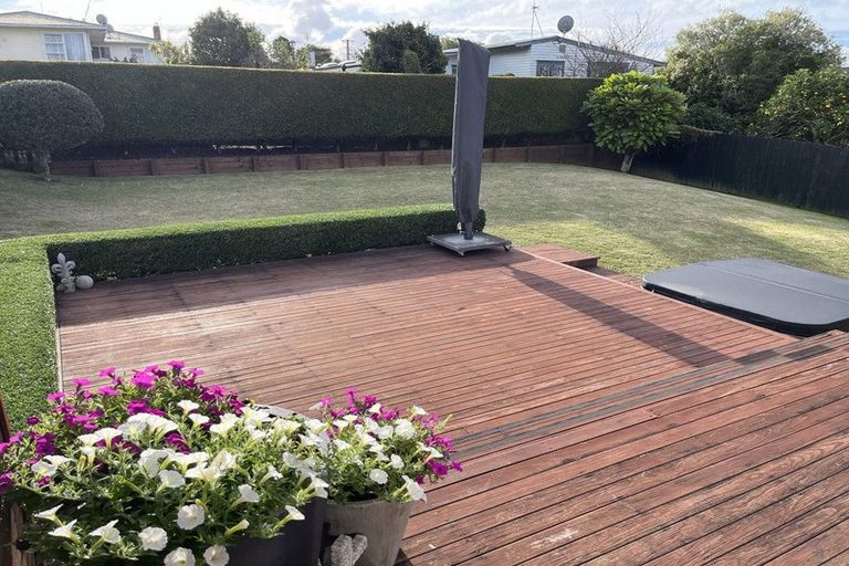 Photo of property in 5 Tudward Glade, Hillcrest, Auckland, 0627