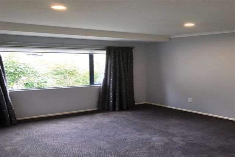 Photo of property in 10 Chamari Close, Titirangi, Auckland, 0604