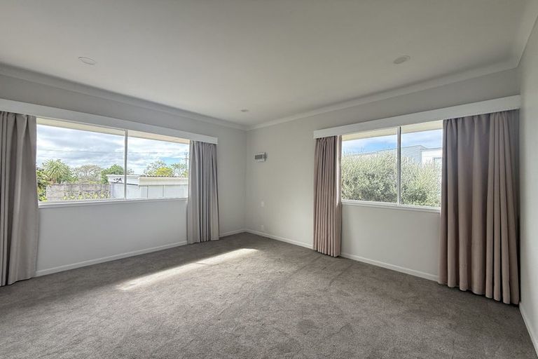Photo of property in 186 Rangatira Road, Beach Haven, Auckland, 0626