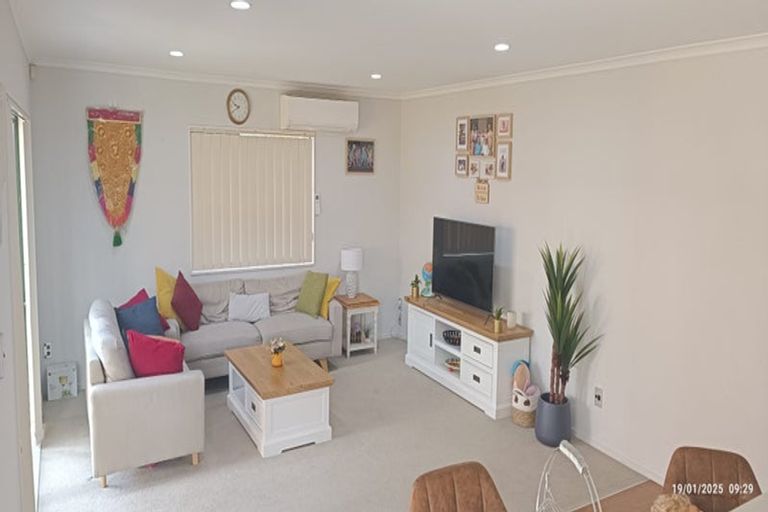 Photo of property in 38 Maypark Crescent, Flat Bush, Auckland, 2016