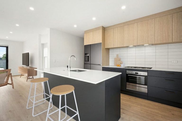 Photo of property in 4 Park Green Avenue, Rosehill, Papakura, 2113