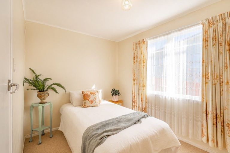 Photo of property in 6 Kaitawa Crescent, Paraparaumu, 5032