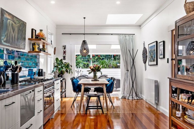 Photo of property in 14 Corry Avenue, Bluff Hill, Napier, 4110