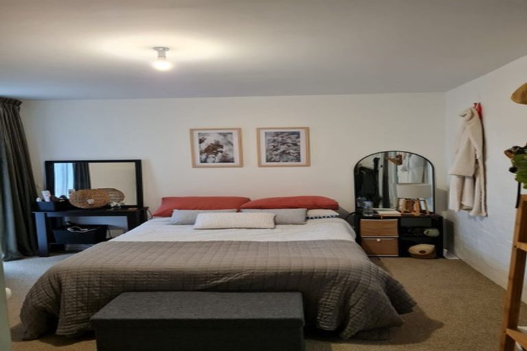 Photo of property in 141 Churton Drive, Churton Park, Wellington, 6037