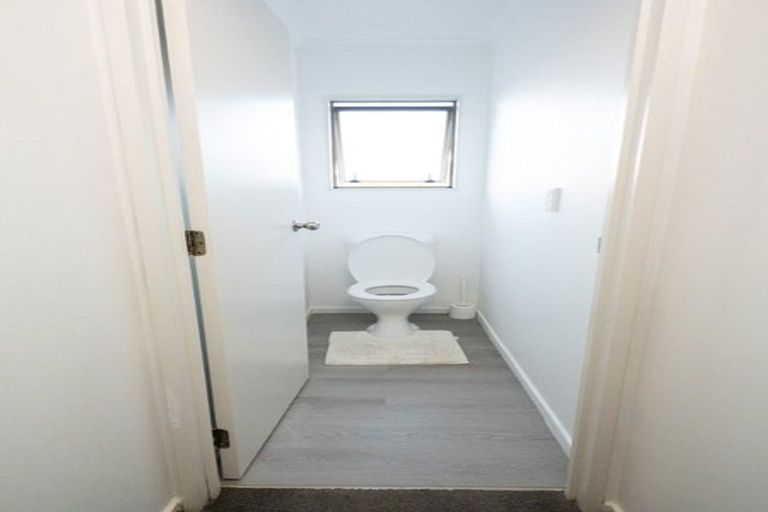 Photo of property in 25 Loughanure Place, Massey, Auckland, 0614