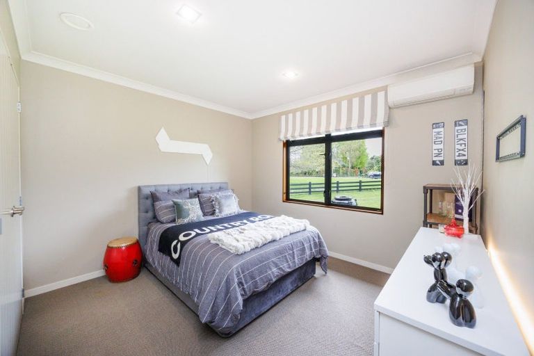 Photo of property in 7 Titirangi Drive, Fitzherbert, Palmerston North, 4471
